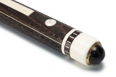 Кий ручной работы Миссури 16 запилов, под напряжением, с гравировкой, двухсоставной (пламенный эбен, граб)